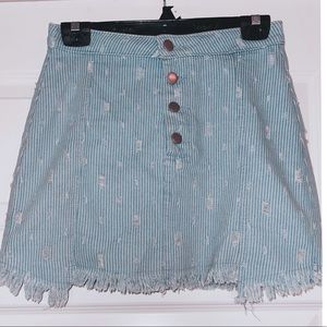 Le Lis distressed jean mini skirt. Size Small.